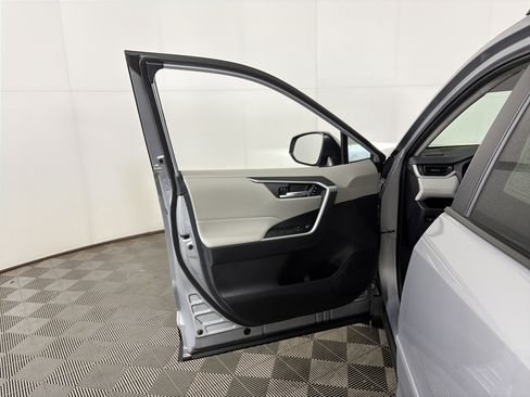 Used 2025 Toyota RAV4 XLE Premium image 27