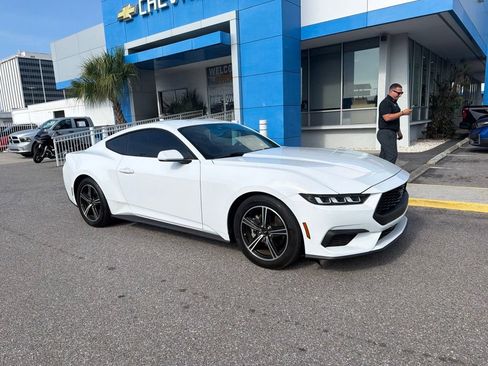 Used 2024 Ford Mustang Coupe RWD image 3