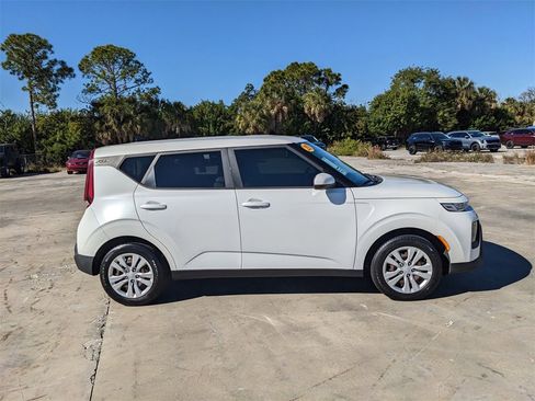 Used 2020 Kia Soul LX image 10