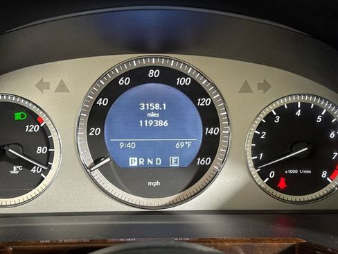 Used 2011 Mercedes-Benz GLK 350 4MATIC image 31