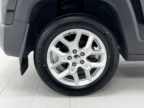 Used 2018 Jeep Renegade Latitude image 41