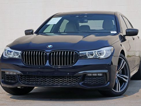 Used 2019 BMW 740i w/ M Sport Package RWD image 3