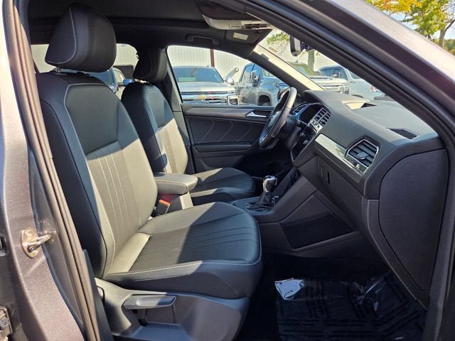 Used 2024 Volkswagen Tiguan SE R-Line w/ MDO Package, Three-Row FWD image 21