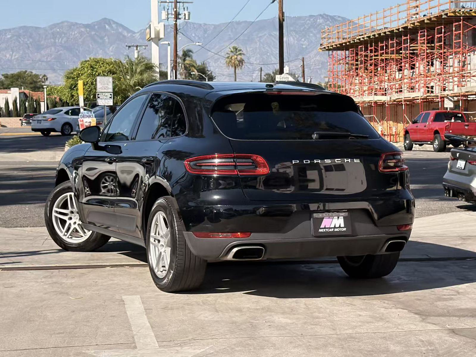 Used 2018 Porsche Macan AWD/4WD image 6