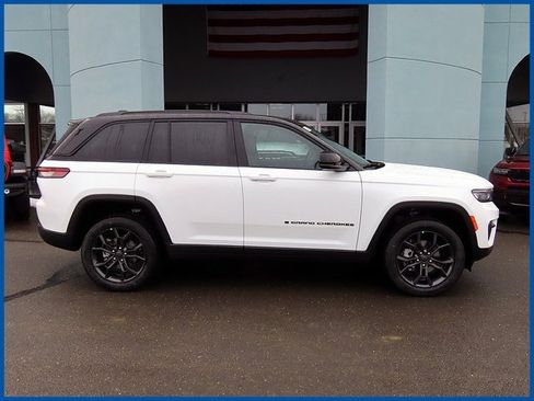 New 2025 Jeep Grand Cherokee Limited image 1