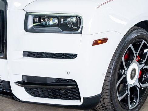 Used 2021 Rolls-Royce Cullinan Black Badge image 13