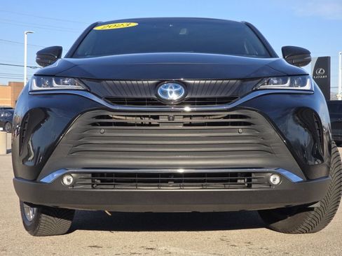 Used 2023 Toyota Venza Limited image 3