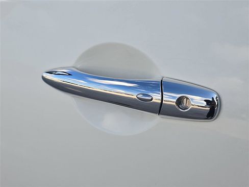 Used 2019 Nissan Armada Platinum w/ Captain's Chairs Package AWD/4WD image 11