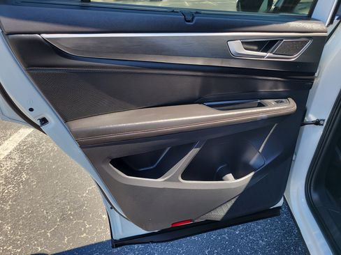 Used 2024 Volkswagen Atlas Cross Sport SE image 15