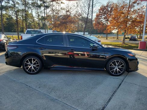 Certified 2022 Toyota Camry SE image 8