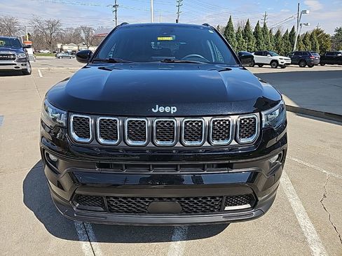 Used 2023 Jeep Compass Latitude AWD/4WD image 4