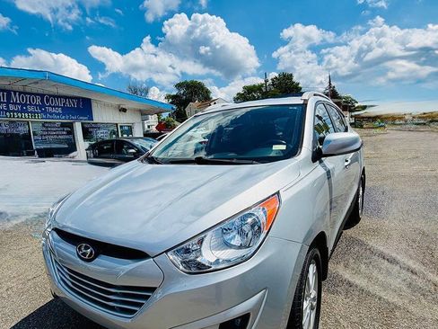 Used 2011 Hyundai Tucson GLS AWD/4WD image 1