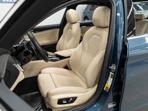 Used 2023 BMW 530e xDrive w/ Premium Package image 7