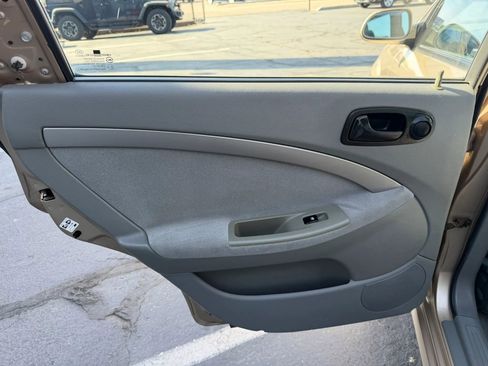 Used 2006 Suzuki Forenza Wagon FWD image 18