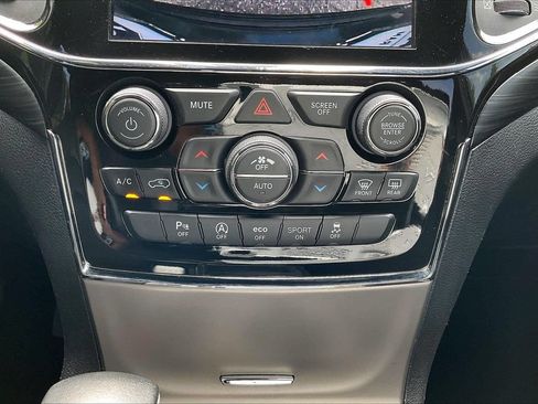 Used 2019 Jeep Grand Cherokee Altitude AWD/4WD image 19