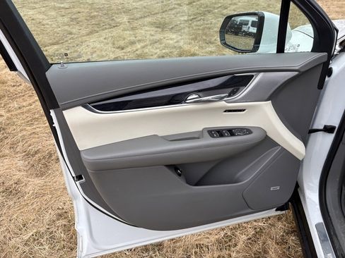 Used 2021 Cadillac XT6 Premium Luxury image 12