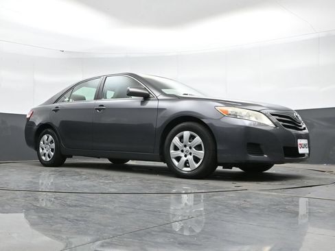 Used 2010 Toyota Camry LE FWD image 36