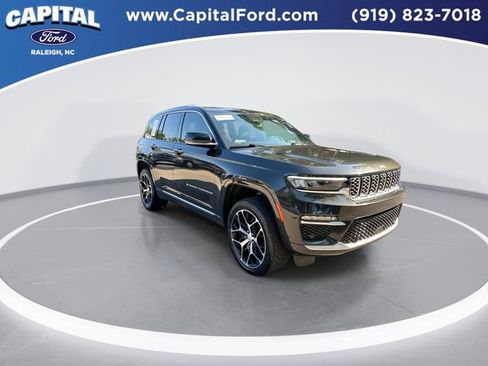 Used 2023 Jeep Grand Cherokee Summit AWD/4WD image 2