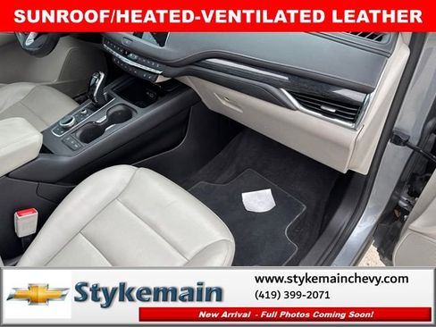 Used 2023 Cadillac XT4 Premium Luxury w/ Enhanced Visibility Package FWD image 17