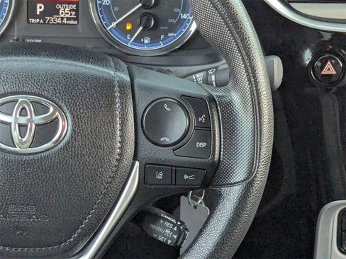 Used 2017 Toyota Corolla LE image 18