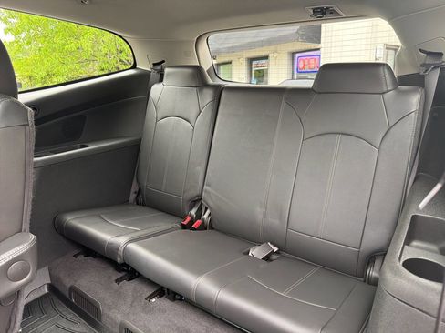 Used 2017 Chevrolet Traverse LT FWD image 29