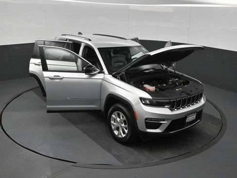 Used 2023 Jeep Grand Cherokee Limited w/ Trailer Tow Prep Group (B) AWD/4WD image 26