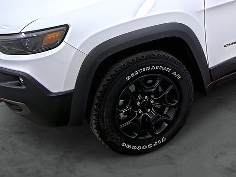 Used 2022 Jeep Cherokee Trailhawk w/ Sun, Sound & Nav Group AWD/4WD image 7