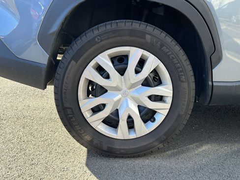 Used 2025 Toyota Corolla Cross L image 11