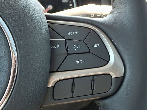 Certified 2022 Jeep Renegade Limited w/ Sun, Sound & Wheels Group image 25