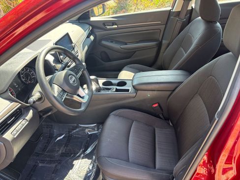 Used 2025 Nissan Altima 2.5 SV FWD image 28