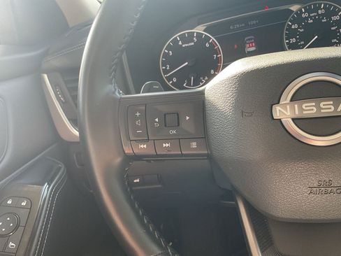 Used 2025 Nissan Rogue SV FWD image 30