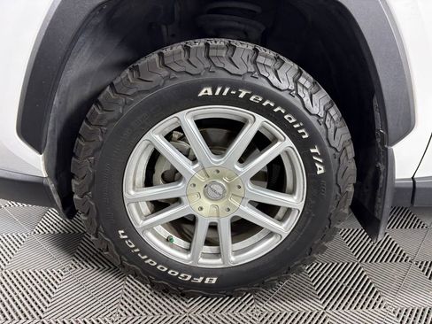 Used 2021 Toyota RAV4 LE image 11