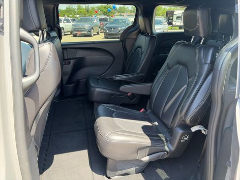 Used 2025 Chrysler Pacifica Select FWD image 27
