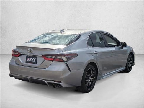 Used 2023 Toyota Camry SE image 5