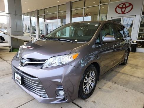 Certified 2019 Toyota Sienna XLE Premium image 6