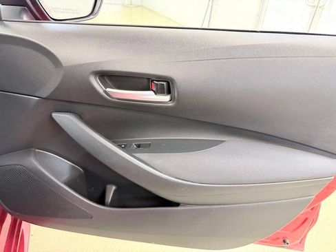 Used 2020 Toyota Corolla LE FWD image 30