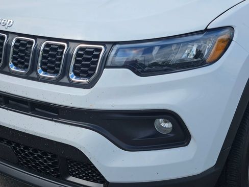 Used 2024 Jeep Compass Latitude AWD/4WD image 5