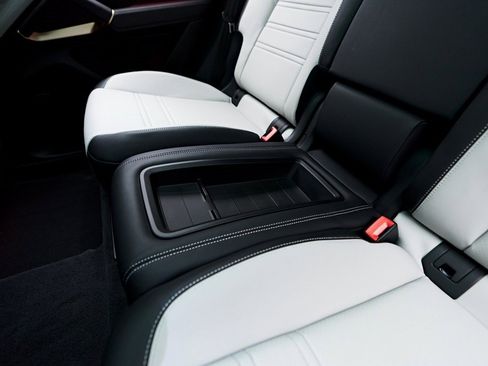 Used 2025 Porsche Cayenne GTS image 56