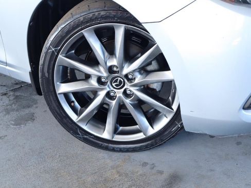 Used 2018 MAZDA MAZDA3 Touring FWD image 3