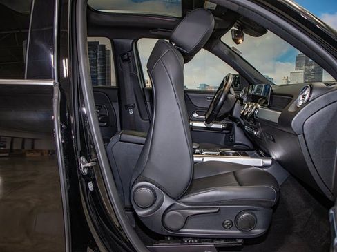 Used 2022 Mercedes-Benz GLB 250 4MATIC image 23