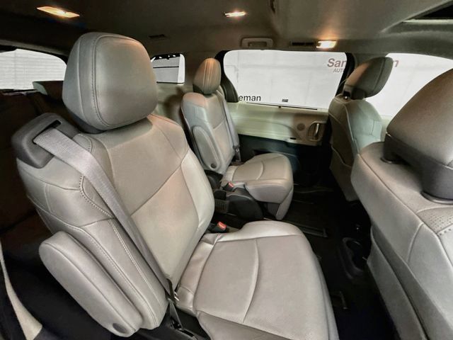 Used 2024 Toyota Sienna Limited AWD/4WD image 30