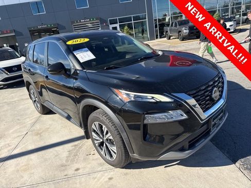 Used 2022 Nissan Rogue SV image 3