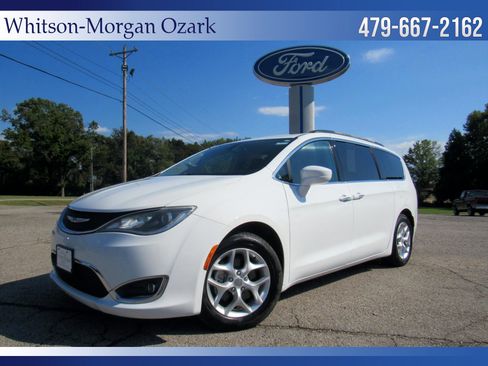 Used 2018 Chrysler Pacifica Touring Plus w/ Tire & Wheel Group image 1