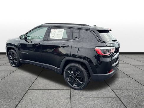 Used 2021 Jeep Compass Latitude FWD image 3