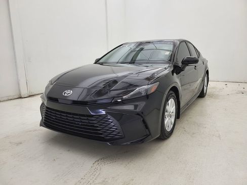 Used 2025 Toyota Camry LE image 16