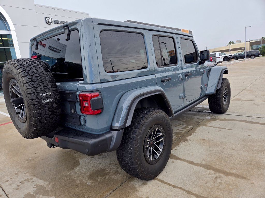 Used 2024 Jeep Wrangler Unlimited Rubicon AWD/4WD image 3