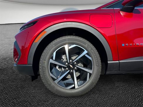 New 2026 Chevrolet Equinox EV LT image 10