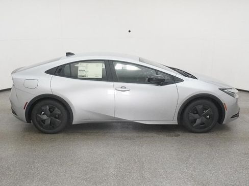 Used 2026 Toyota Prius Plug-In Hybrid FWD image 14