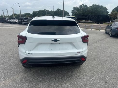 Used 2025 Chevrolet Trax RS FWD image 6