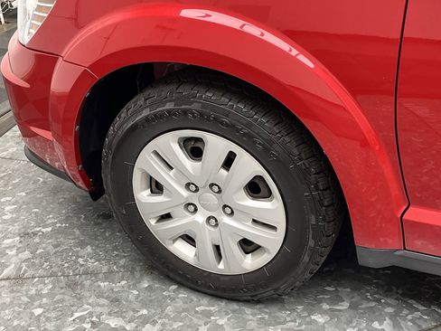 Used 2019 Dodge Journey SE image 27